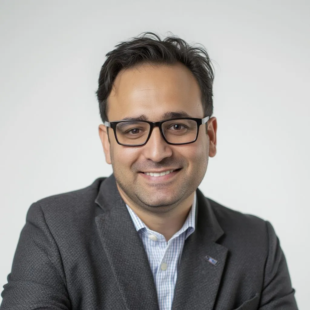 Carlos Vega, Experto en Operaciones